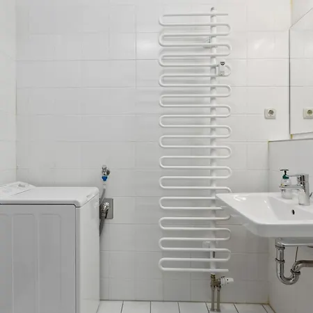 Eindrucksvolle Zwei-zimmer-wohnung Mit Balkon Und Grosser Kueche * לייפציג