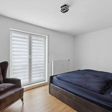 Eindrucksvolle Zwei-zimmer-wohnung Mit Balkon Und Grosser Kueche 公寓